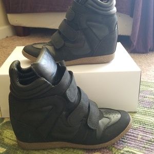 Hidden heal sneaker!